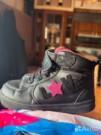 Кроссовки детские