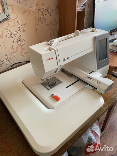 Вышивальная машина Janome Memory Craft 550E