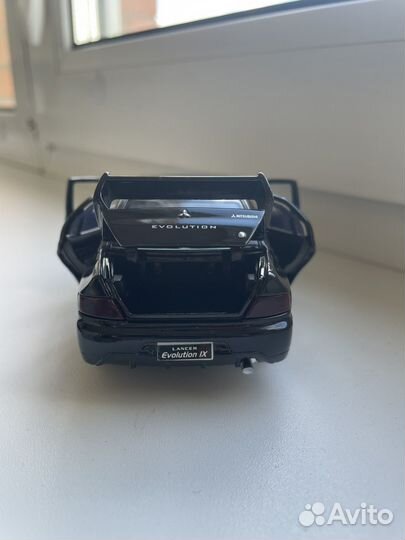 Mitsubishi lancer evolution IX 9. В масштабе 1:32