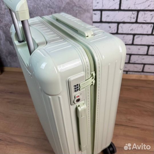 Чемодан rimowa