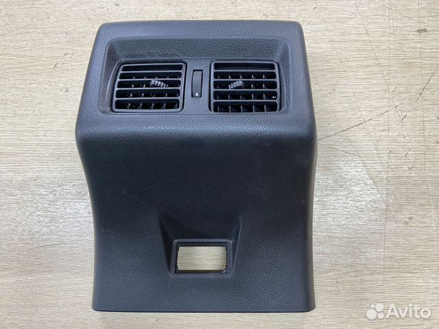 Накладка консоли задняя Toyota Camry 75