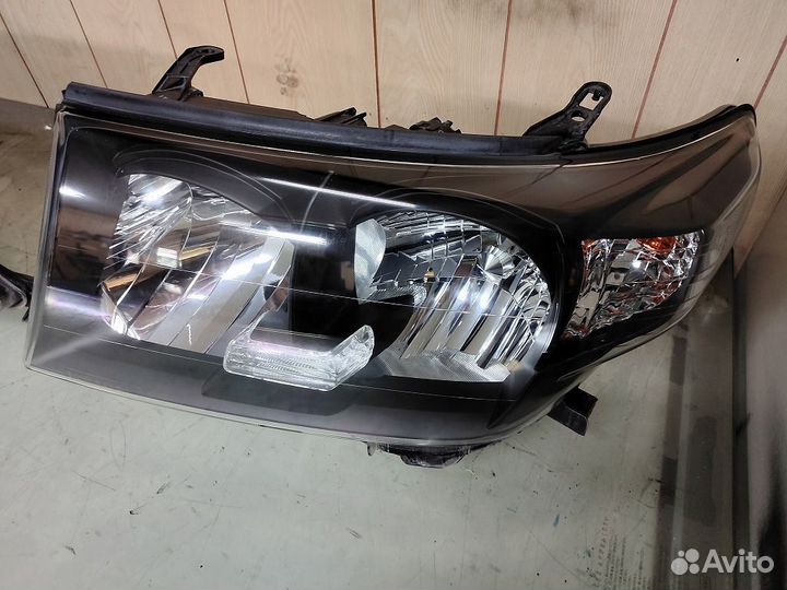 Фара левая, правая ориг на Toyota Land Cruiser 200