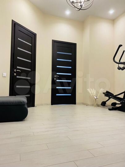 3-к. квартира, 100 м², 4/8 эт.