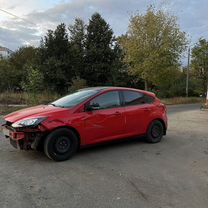 Ford Focus 1.6 MT, 2011, битый, 208 000 км, с пробегом, цена 475 000 руб.