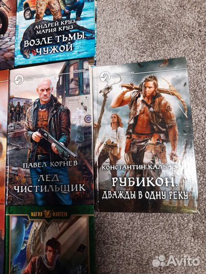 Книги, фантастические боевики в твёрдом переплёте