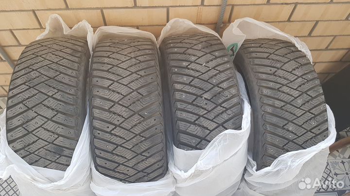 Goodyear Ultragrip Ice Arctic 225/55 R17