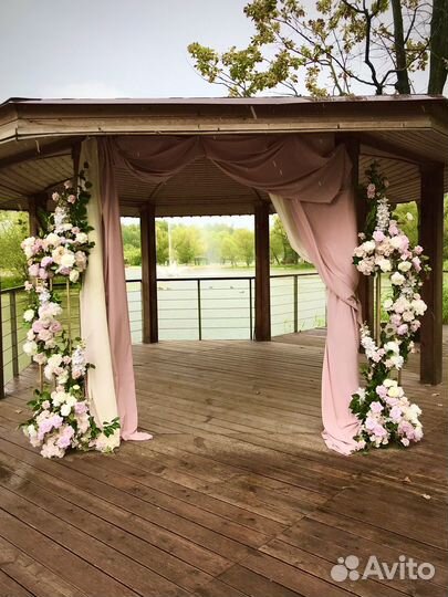 Цветочные стойки, цветы на президиум