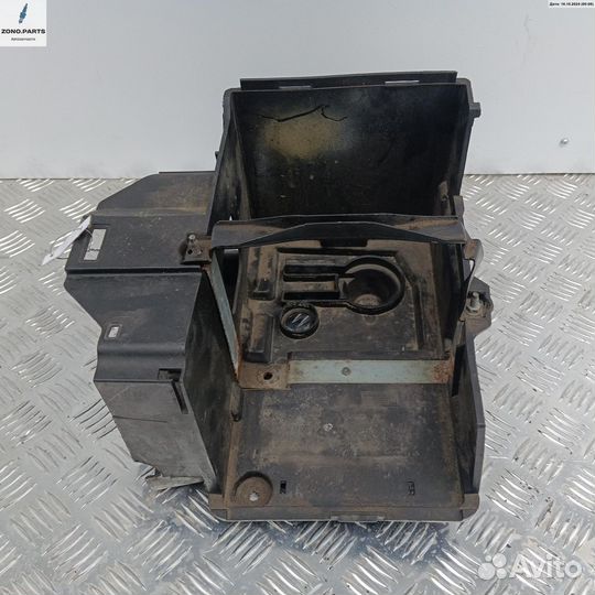 Кожух аккумулятора (короб АКБ) 3M5117757AM на Ford Focus II (2004-2011)