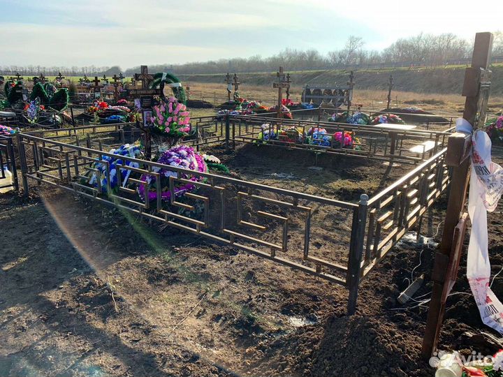 Оградки на кладбище