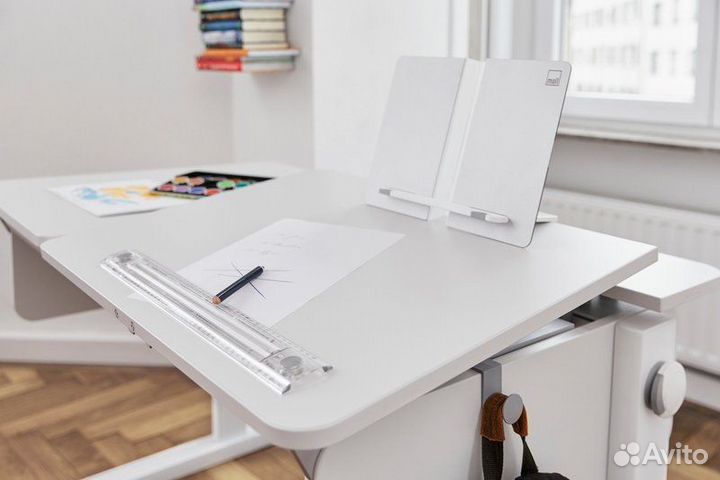 Растущая парта Champion от Moll