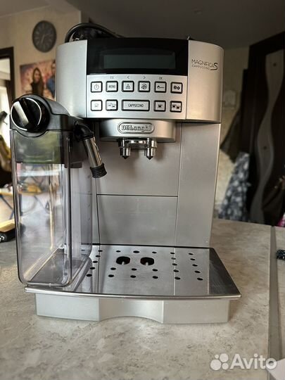 Кофемашина delonghi magnifica s