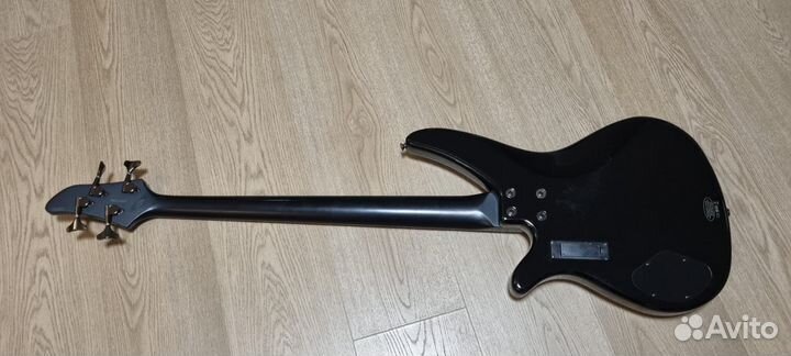 Продаю бас-гитару