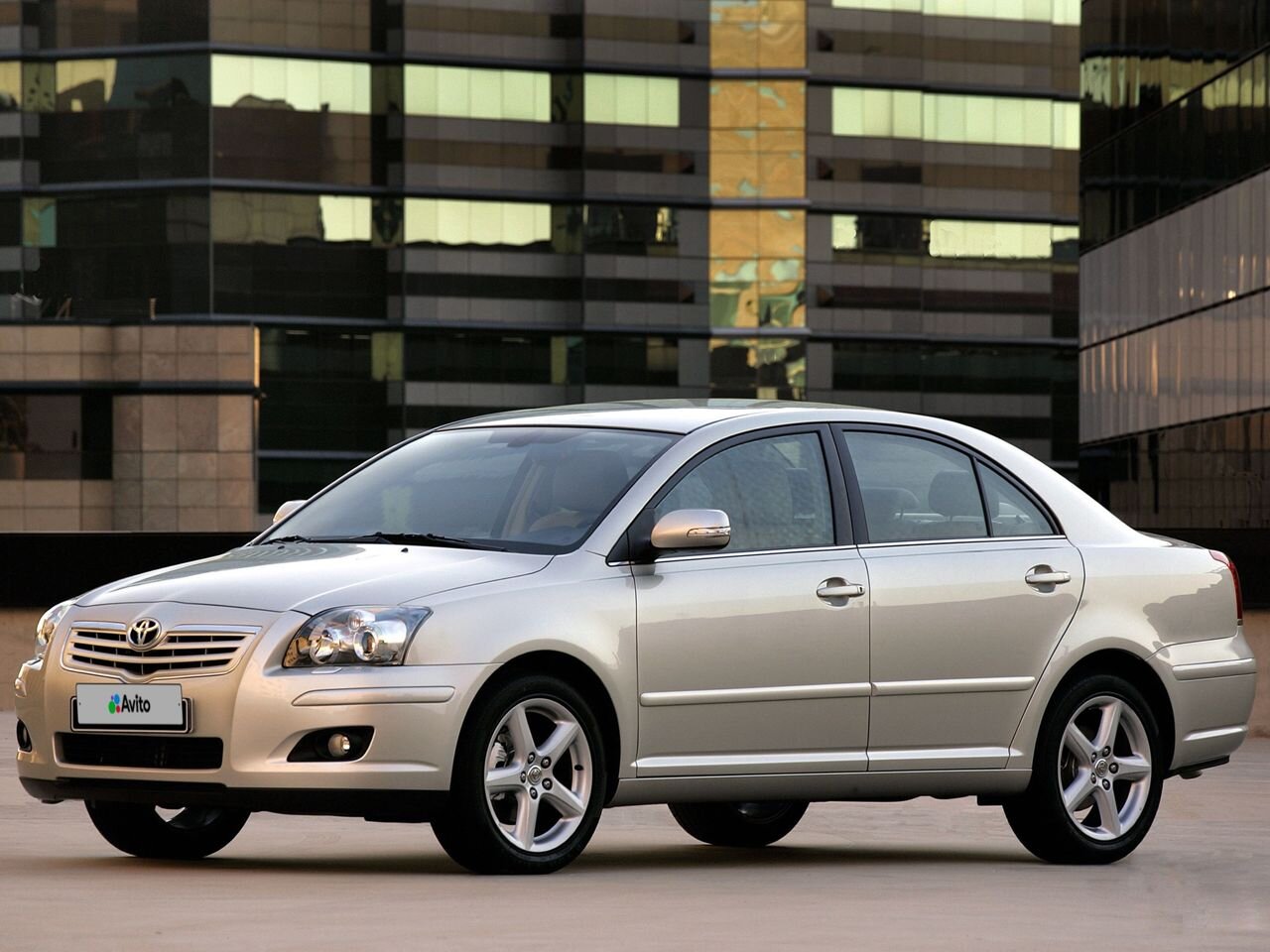 Toyota Avensis: фото владельца