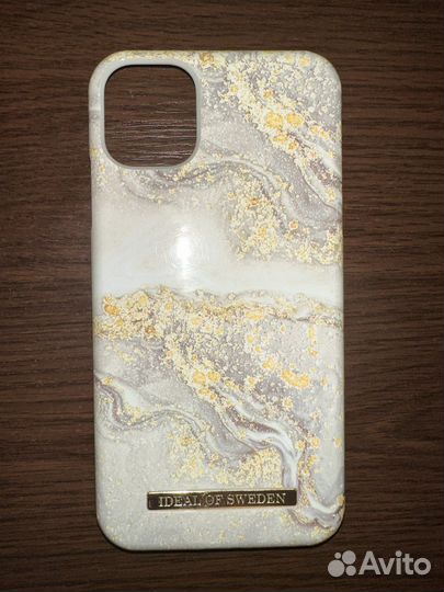 Чехлы на iPhone 11