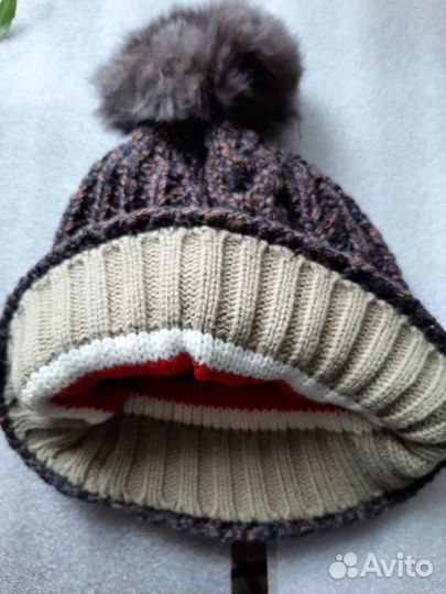 Шапочка с помпоном из меха