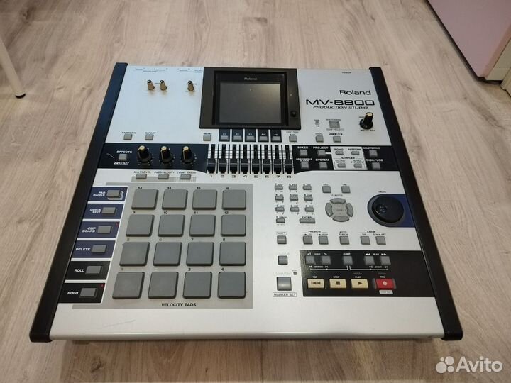 Roland mv8800