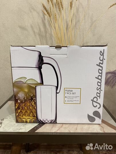 Набор: кувшин и пять стаканов