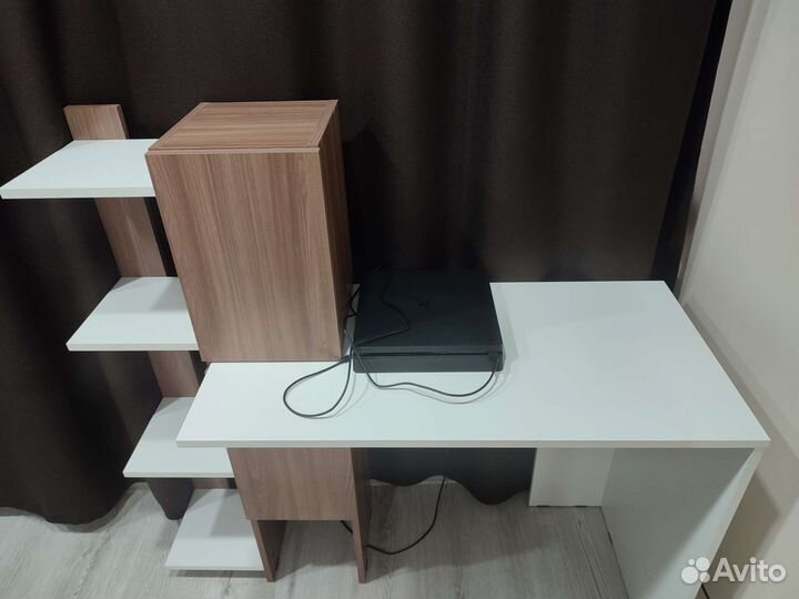 Письменный стол