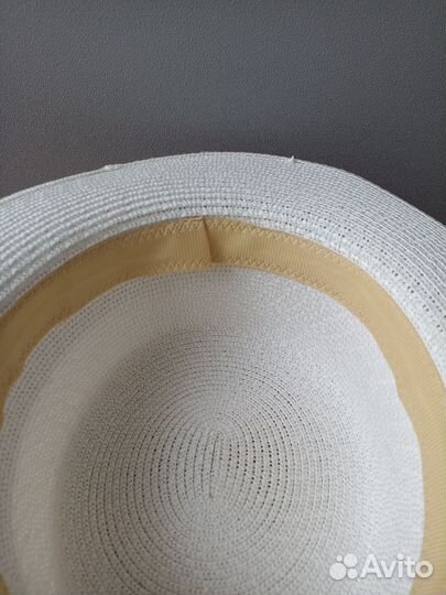 Женская шляпа молочного цвета
