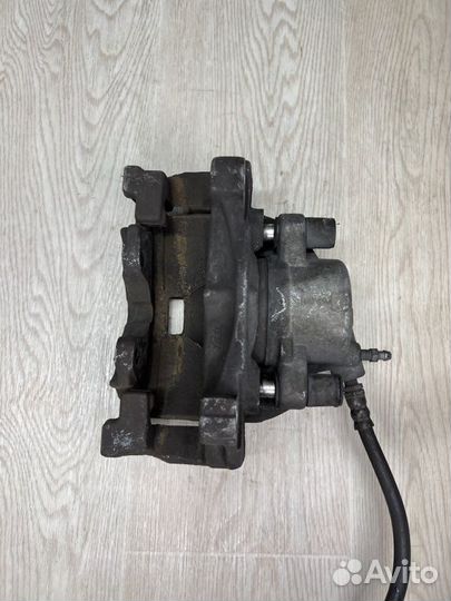 Суппорт тормозной передний правый Volvo S80