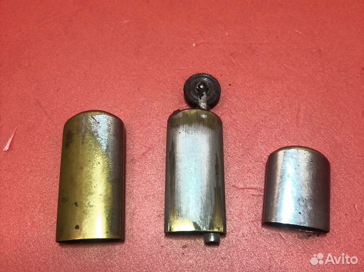 Старинная бензиновая зажигалка