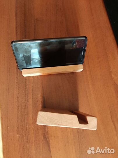 Подставка для телефона из дерева