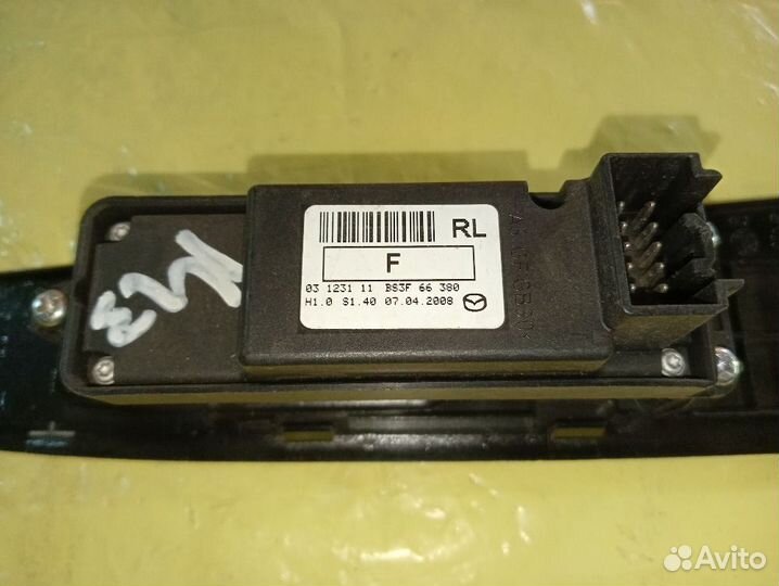 Кнопка стеклоподъемника задняя левая Mazda 3 BK Z6