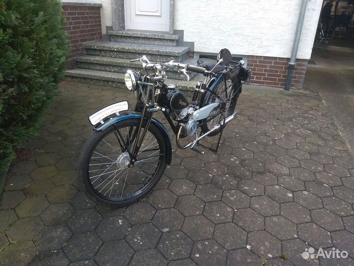 Ретро мотоцикл дамский