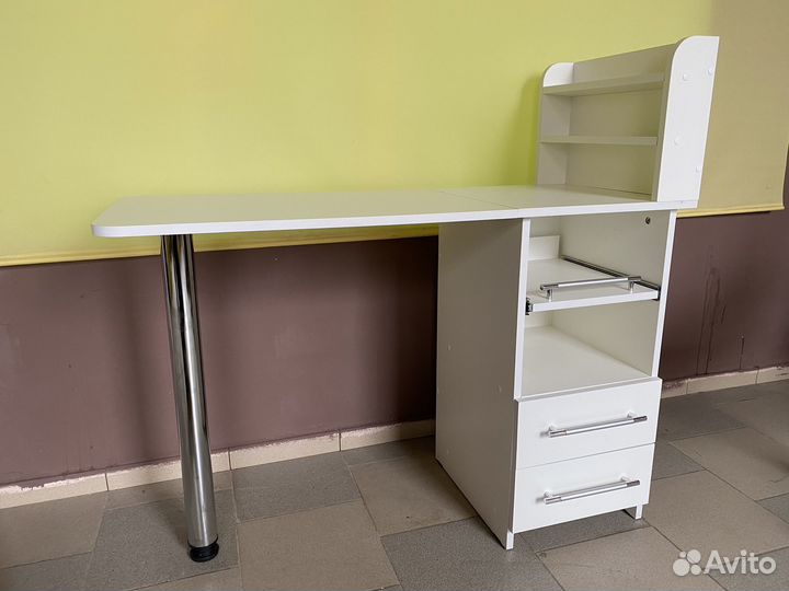 Стол для маникюра, б/у