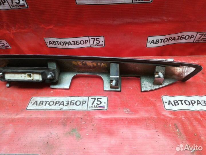 Накладка на дверь багажника Toyota Wish ZGE20G