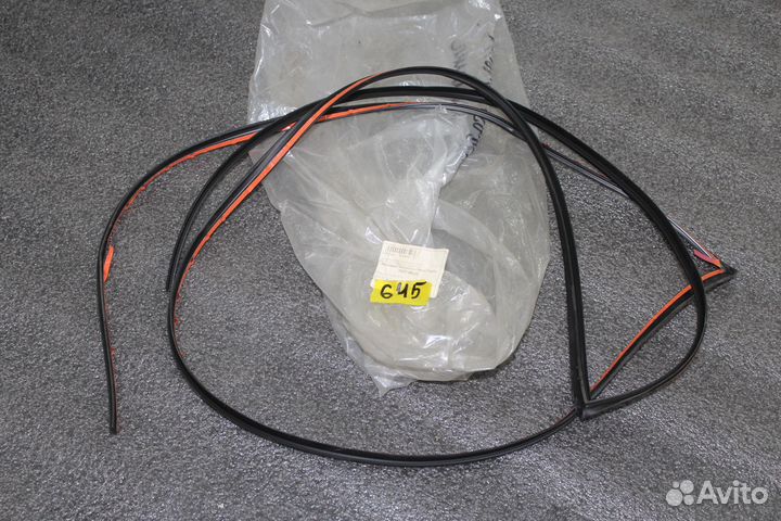 Молдинг лобового стекла для Toyota Highlander II