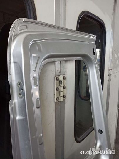 Задняя правая дверь (короткая) Форд Транзит 8