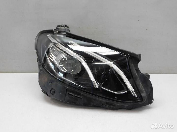 Фара правая Mercedes-Benz E-Class