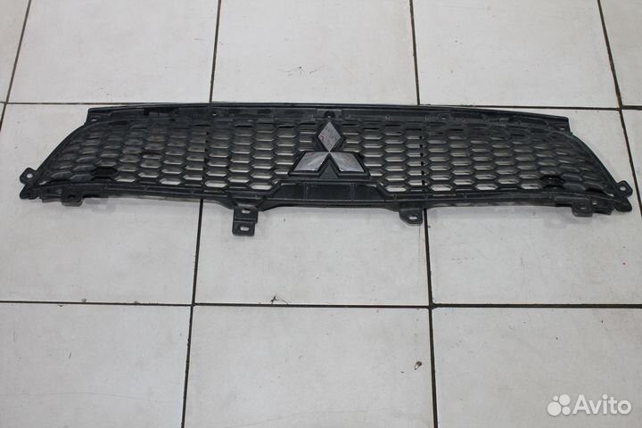 Решетка радиатора Mitsubishi Outlander XL