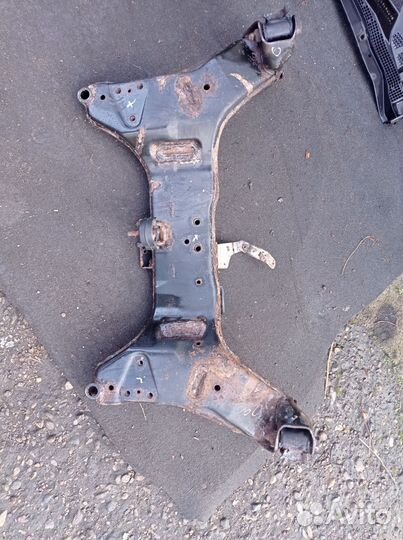 Подрамник Ниссан Альмера н16