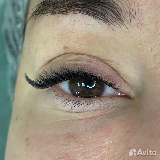 Наращивание ресниц, оформление бровей