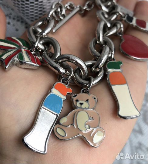 Знаменитый браслет Moschino с чармами