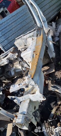 Nissan Avenir Expert лонжерон стакан четверть