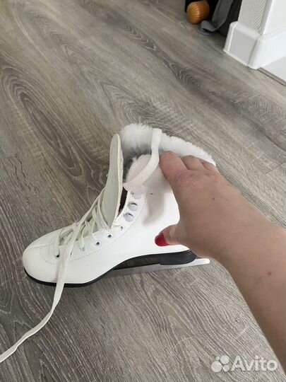 Коньки фигурные женские 38 размер