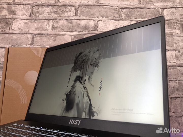 MSI Modern 15 AMD Ryzen 5 5625U / 15.6