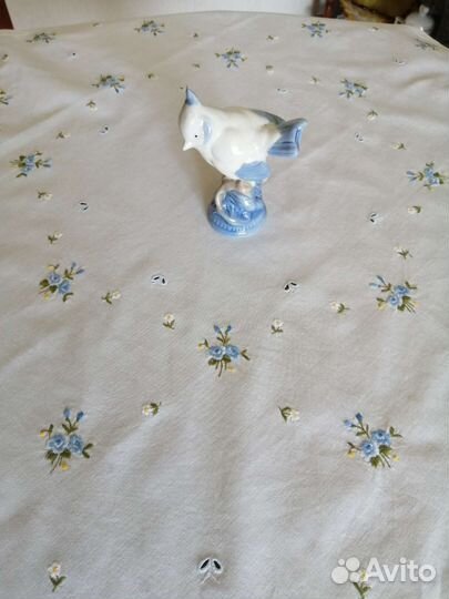 Скатерть с вышивкой
