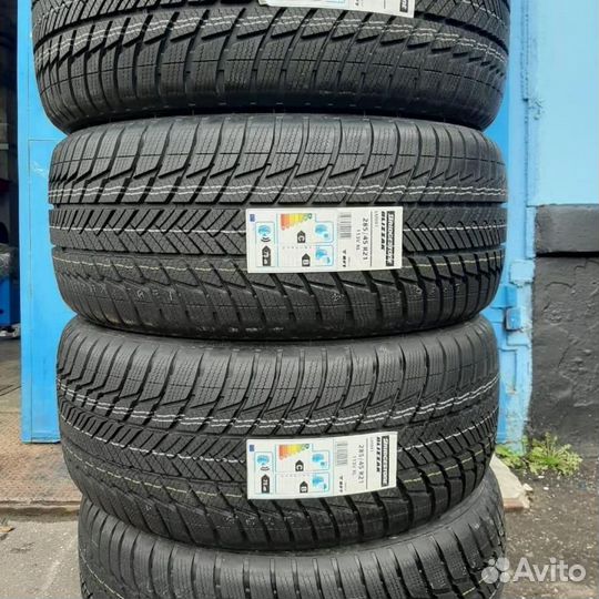 Bridgestone Blizzak LM005 RFT 285/45 R21