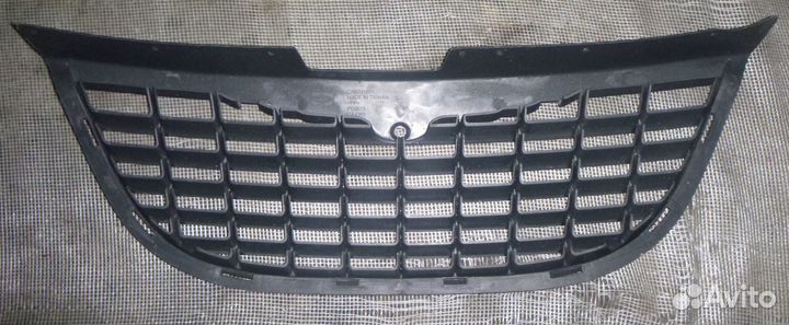 Крайслер Вояджер решетка радиатора