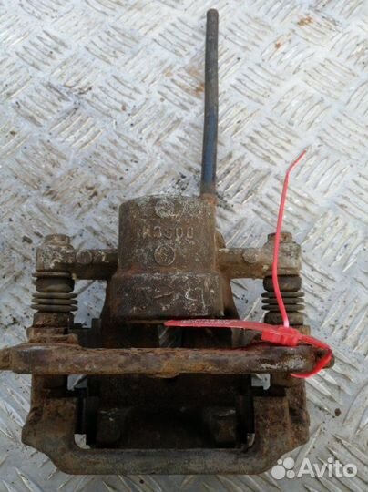 Суппорт задний левый Toyota Avensis AZT250L 1.8