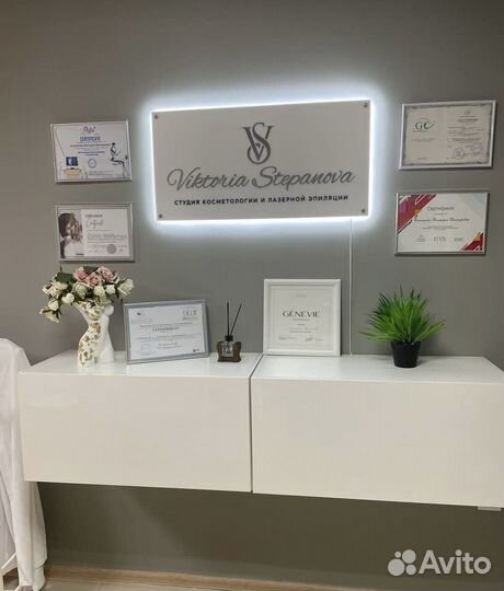 Стильная вывеска с подсветкой