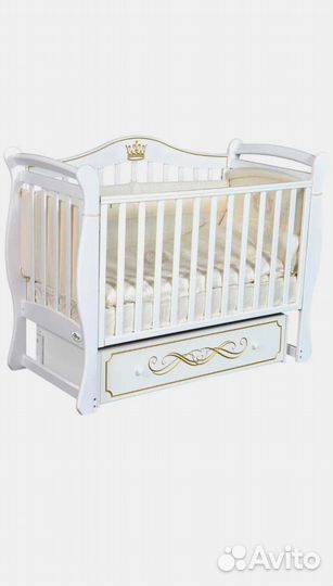 Детская кроватка с маятником
