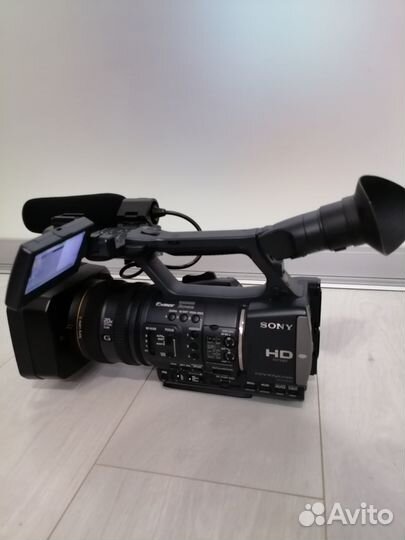 Профессиональная видеокамера Sony HDR-AX2000