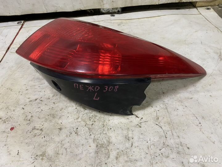 Фонарь задний левый Peugeot 308 универсал