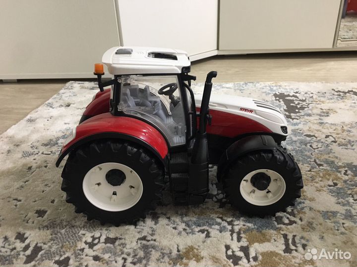 Bruder трактор