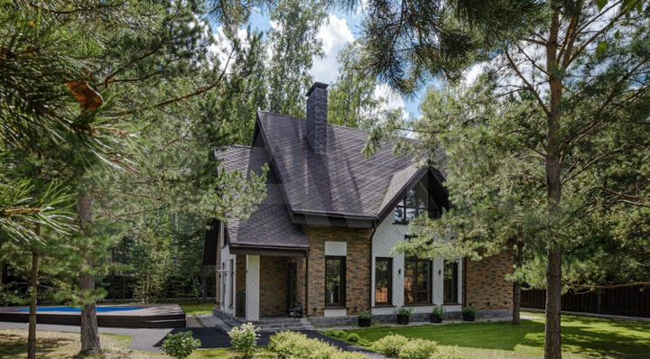 Коттедж 176 м² на участке 8 сот.